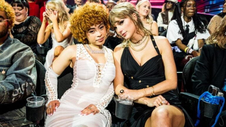 Ice Spice reçoit une introduction surprise de Taylor Swift sur &lsquo;SNL&rsquo;