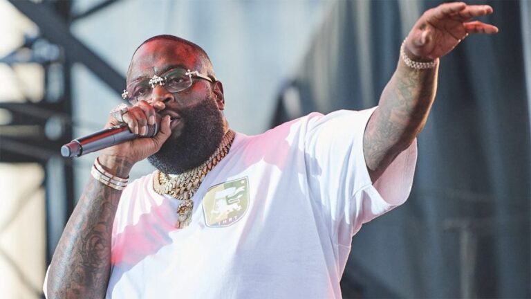 Rick Ross canalise son Kobe Bryant intérieur après l’entraînement de l’entraîneur de basket-ball