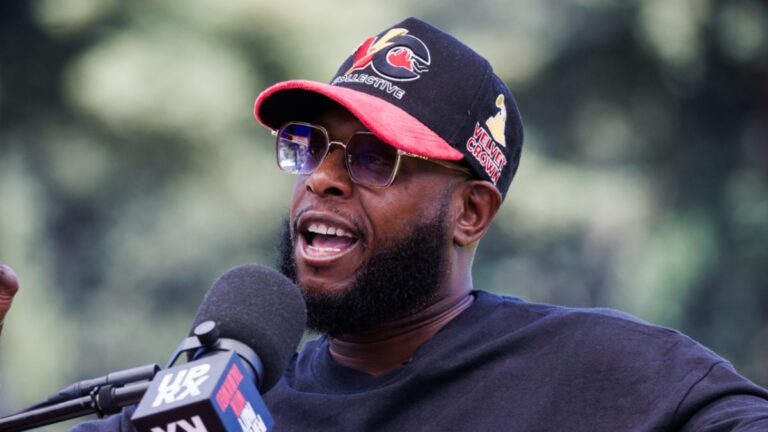 Talib Kweli remporte les BET Hip Hop Awards pour avoir snobé le « meilleur podcast hip hop »