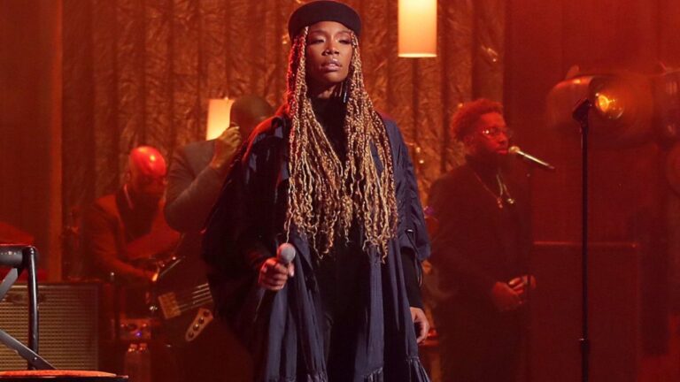 Brandy commence les vacances plus tôt avec le nouveau single « Christmas Party For Two »