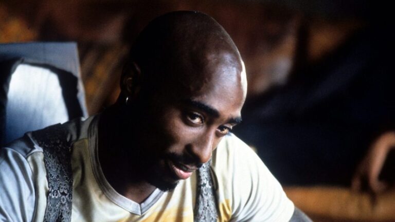2Pac fait renommer Bay Area Street en son honneur : « Il a dit qu&rsquo;Oakland lui avait donné son jeu »