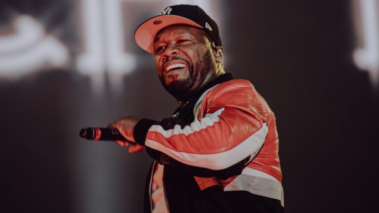 50 Cent évite des accusations criminelles suite à un incident de lancement de micro