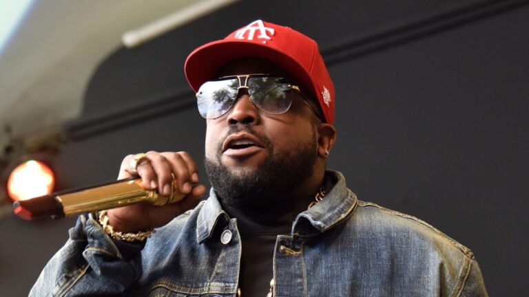 Big Boi utilise des insultes raciales en insultant le caissier d&rsquo;une station-service