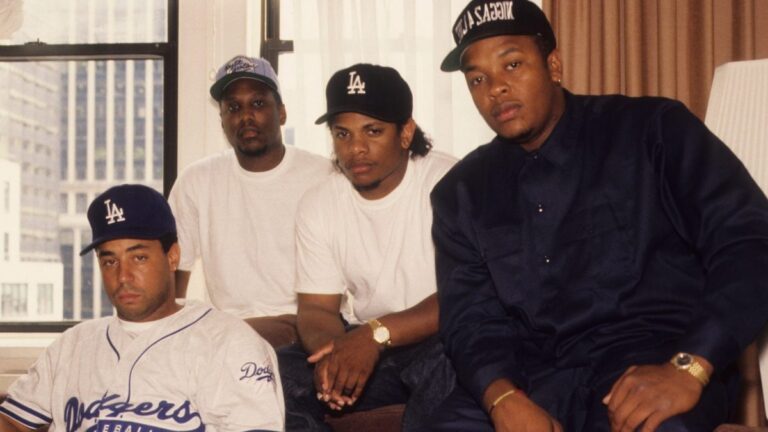 DJ Yella envisage d&rsquo;utiliser la voix Eazy-E générée par l&rsquo;IA pour les nouvelles chansons de NWA