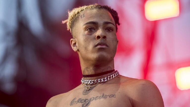 La mère de XXXTENTACION fait la lumière sur « où était son esprit » avec une collection de livres unique