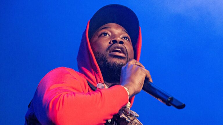 Les fans de Meek Mill appellent au plafond sur la revendication d&rsquo;une chanson à 7 chiffres alors qu&rsquo;il fait demi-tour sur son engagement de ne pas fumer
