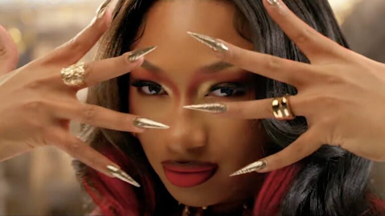 Megan Thee Stallion lance une compétition mythique épique dans la publicité des Jeux olympiques de Paris 2024