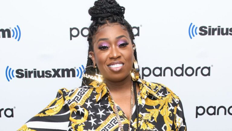 Missy Elliott pleure la mort de son sweat à capuche pour chien : « J&rsquo;essaie de tenir le coup »