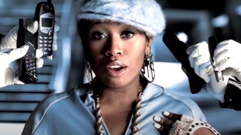 Missy Elliott remercie les MC qui « m&rsquo;ont donné leurs épaules sur lesquelles me tenir » dans le discours du Temple de la renommée