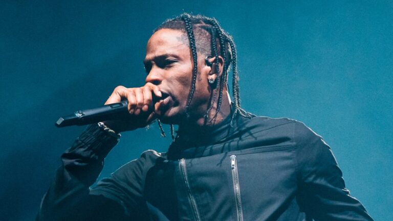 Travis Scott Yokes se lève après avoir pris d&rsquo;assaut sa scène – puis a changé d&rsquo;avis