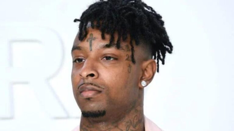 21 Savage récompensé par le prix d&rsquo;impact communautaire lors d&rsquo;un cadeau de jouets de Noël