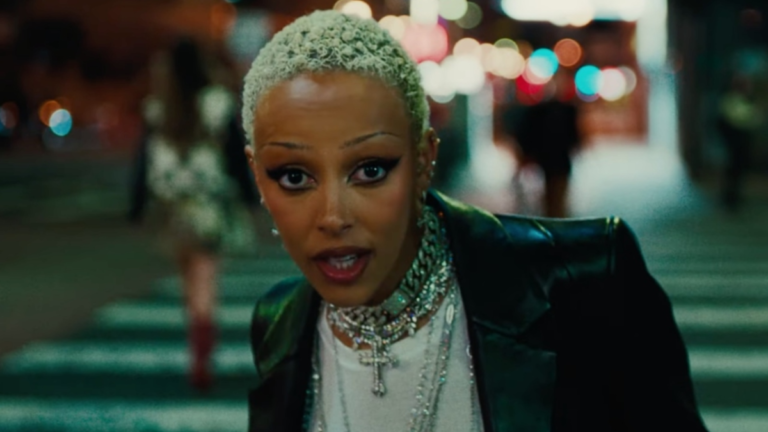 Doja Cat s&rsquo;excuse auprès des fans après le spectacle du New Jersey : « Je ne sais pas ce que c&rsquo;était »