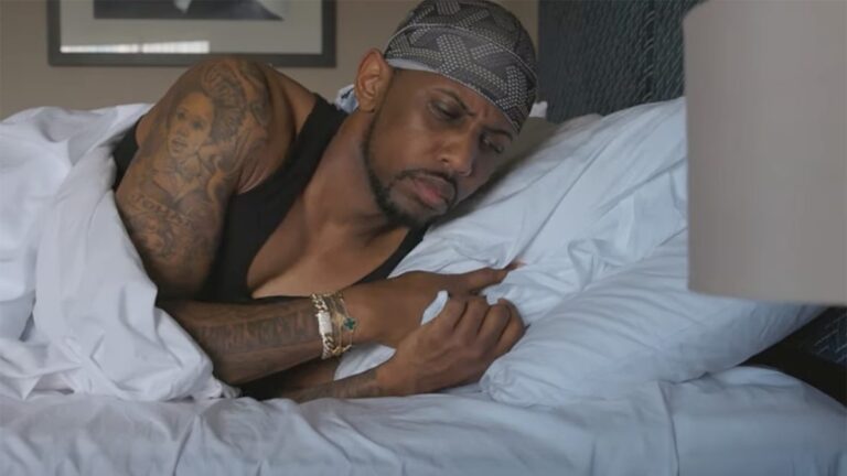 Fabolous appuie sur le bouton « Snooze » lors de son dernier style libre du vendredi