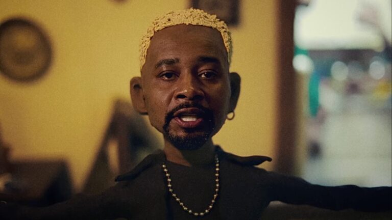 Danny Brown réfléchit au fait d&rsquo;être «jeune, noir et pauvre» à Détroit dans un nouveau clip