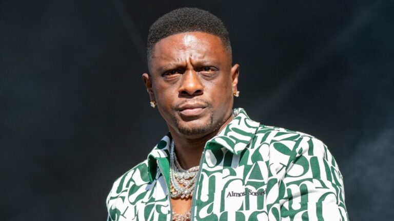 Boosie Badazz double ses critiques envers les homosexuels dans « The Color Purple » et qualifie les réactions négatives de « intimidation »