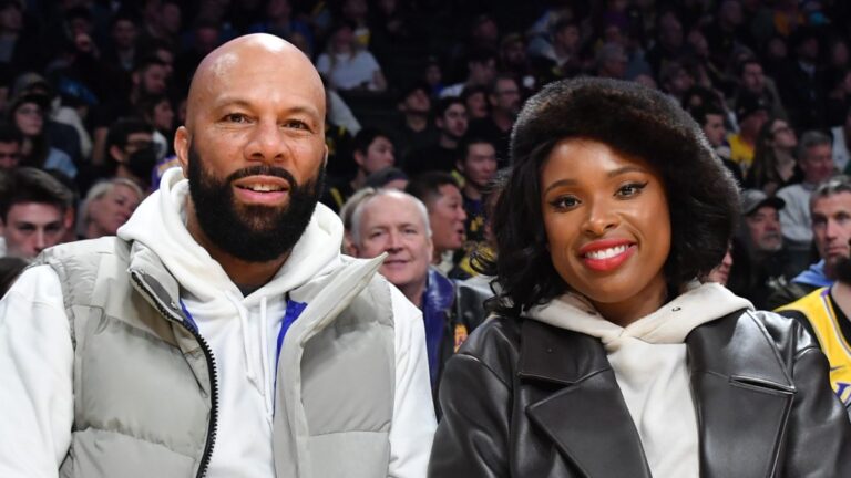 Common et Jennifer Hudson officialisent leur romance dans un moment de Sweet Talk Show