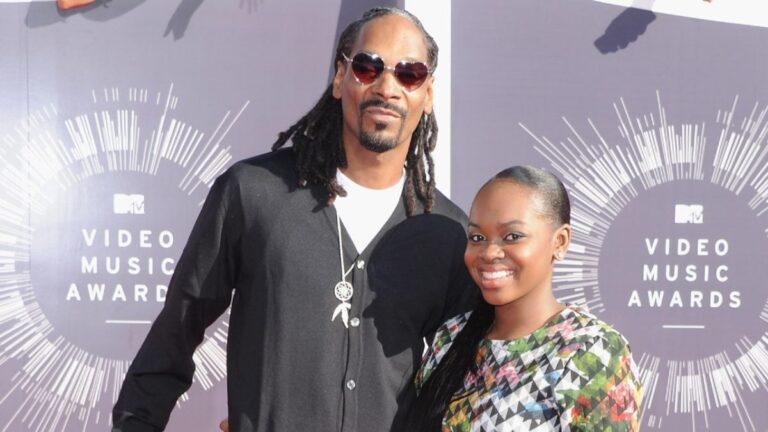 La fille de Snoop Dogg « espère rentrer bientôt à la maison » après un accident vasculaire cérébral