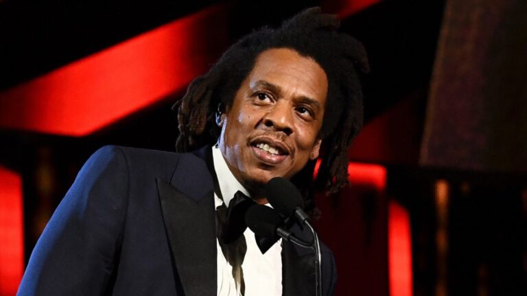 Les nouveaux raps de JAY-Z sont « les plus mauvais que vous ayez jamais entendus », déclare le réalisateur Jeymes Samuel