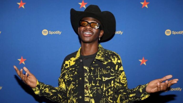 Lil Nas X célèbre son nouveau single numéro 69 : « Nous avons atteint le numéro drôle »