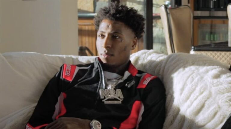 NBA YoungBoy admet que la renommée le fait « pleurer beaucoup » : « Je ne suis pas si fort »