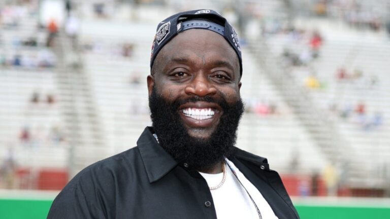 Rick Ross donne des conseils au « patron » sur la façon de gérer Finesse Airlines : « Je vous donne du jeu »