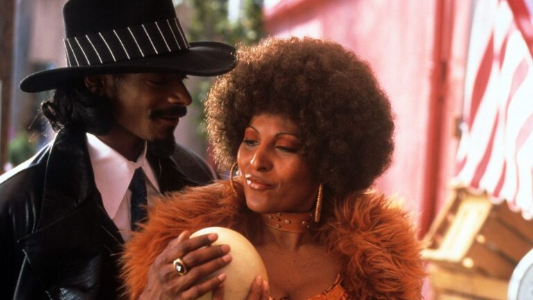 Snoop Dogg admet qu&rsquo;il s&rsquo;est « évanoui » lorsqu&rsquo;il a rencontré Pam Grier : « Mon cœur battait vite »