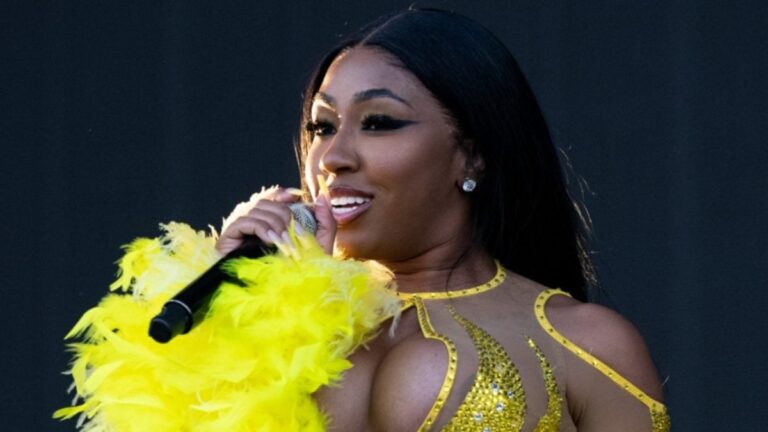 Yung Miami répond aux critiques comparant « Caresha Please » au « Club Shay Shay »: « STFU »