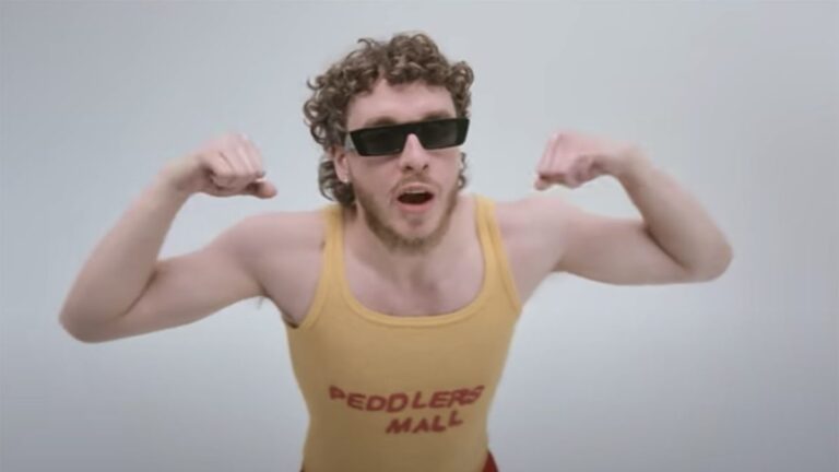 « Lovin On Me » de Jack Harlow revient au numéro 1 du Billboard Hot 100 pour la cinquième semaine