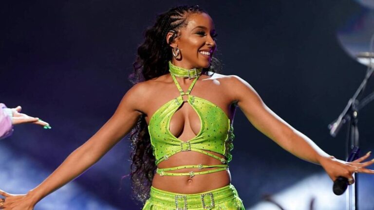 Tinashe réalise une nouvelle vidéo longue durée « The BB/Ang3l Experience » en un temps record