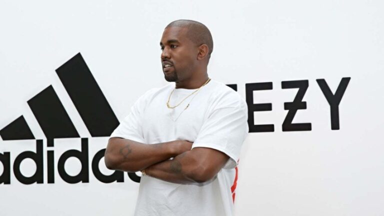 Kanye West exhorte ses fans à ne pas acheter de « fausses Yeezy » d&rsquo;Adidas : « les 350 non approuvées sont cooorny »