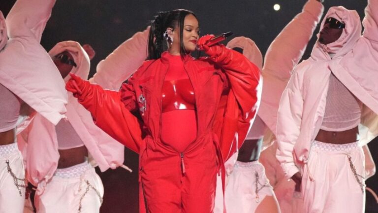 Le look du spectacle de la mi-temps du Super Bowl de Rihanna ajouté à sa longue liste d&rsquo;hommages au musée de cire