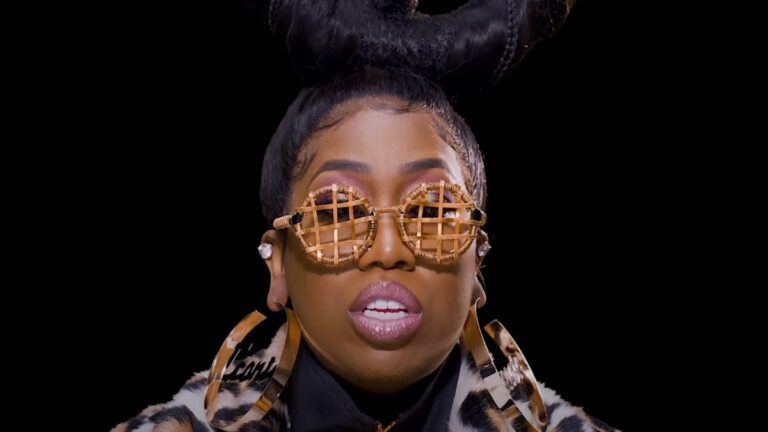 Missy Elliott présente les looks originaux des vidéos les plus emblématiques dans un nouveau clip social