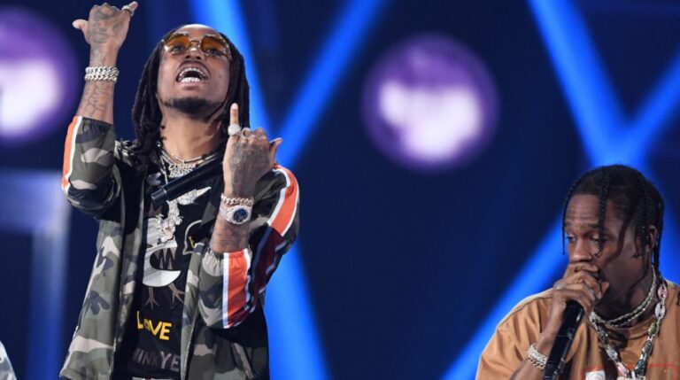 Quavo présente un nouveau morceau à la soirée du Super Bowl de Travis Scott