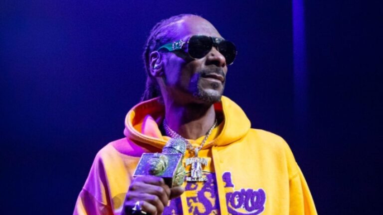 Snoop Dogg remercie sa famille et sa foi d&rsquo;avoir guéri son esprit après la mort de son frère