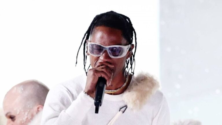 Travis Scott taquine une nouvelle musique : « Je dois lancer un nouvel équipement »