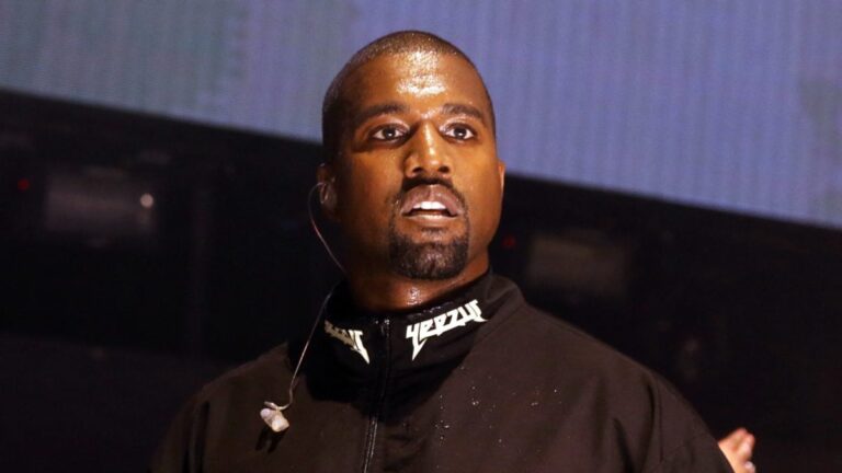 Un fan de Kanye West se déchaîne lors de l&rsquo;événement italien « Vultures 1 » et se produit sur scène
