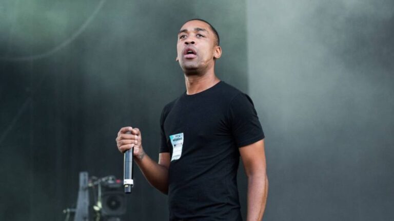 Wiley se fait retirer son MBE suite à des propos antisémites