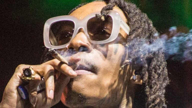 Wiz Khalifa abandonne « Brrrrrurn Sum Freestyle » : « Je suis défoncé mais je suis concentré »