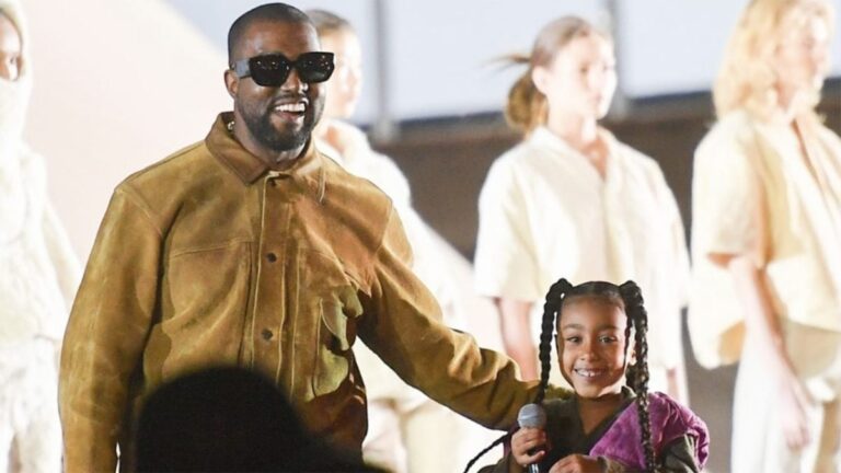 Kanye West pense que sa fille « maman parle à travers » North West