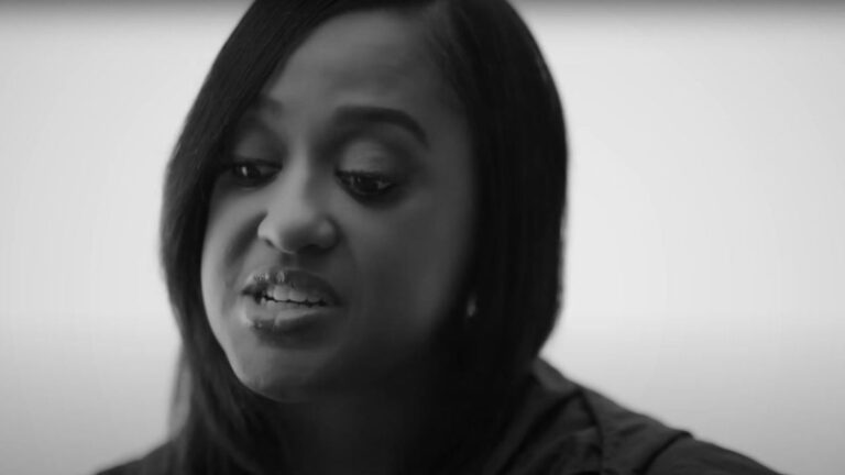 Rapsody répond aux questions autour de sa sexualité sur le nouveau single « Stand Tall »