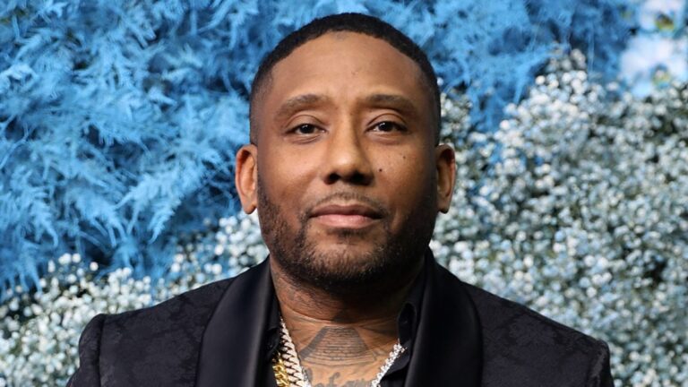 Maino porte son âme dans une lettre ouverte aux femmes noires alors qu'il livre la vidéo de « Pardonnez-moi »