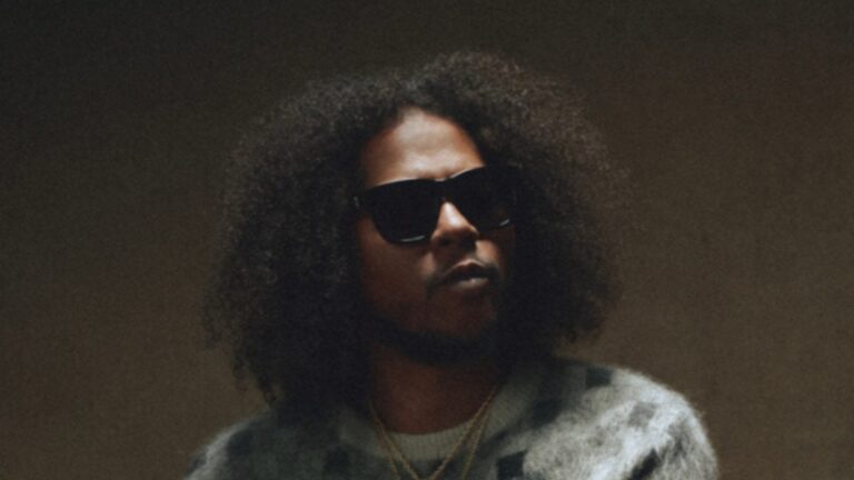 Ab-Soul lance le déploiement du projet de manière autoréférentielle avec la publication IG « Mad Men »