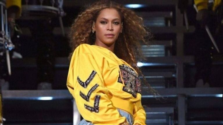 Beyoncé franchit deux nouveaux jalons dans sa carrière alors que « Texas Hold 'Em » est en tête du classement Billboard Hot 100