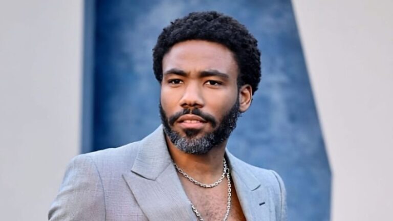 Donald Glover présente un nouveau look aux Oscars 2024