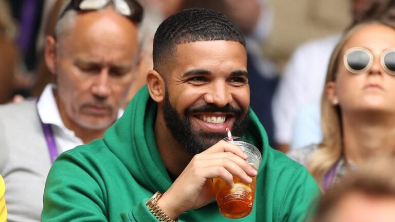 Drake révèle la raison gênante pour laquelle il s'est fait retirer le diamant rose de sa dent