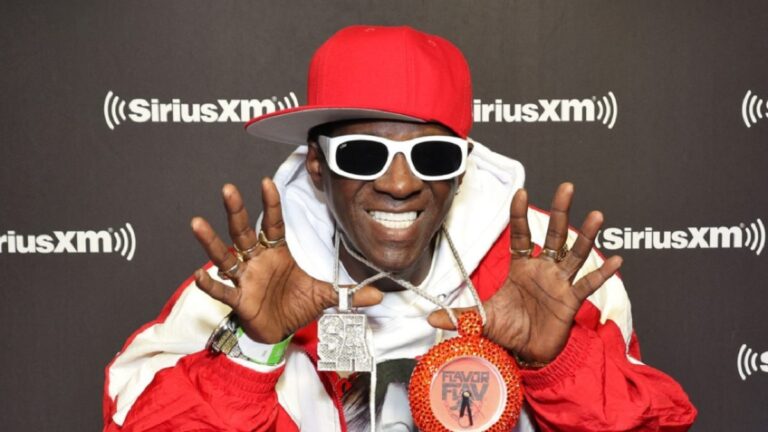 Flavor Flav s'apprête à documenter son parcours vers le diplôme d'études secondaires dans une nouvelle série de télé-réalité