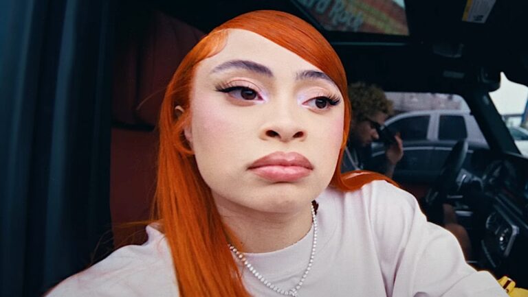 Ice Spice se « défie » avec la campagne « audacieuse » d'Alexander Wang