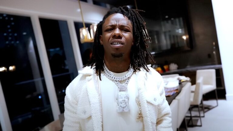 Jackboy arrêté pour possession d'armes à feu et de drogue alors que ses problèmes juridiques continuent de s'accumuler