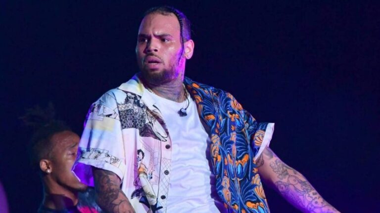 L'affirmation de Chris Brown concernant une relation avec une star du porno se retourne contre lui alors que les fans évoquent une histoire violente