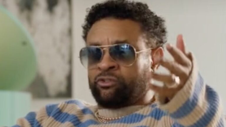 Shaggy choque les fans en utilisant une vraie voix dans une nouvelle interview